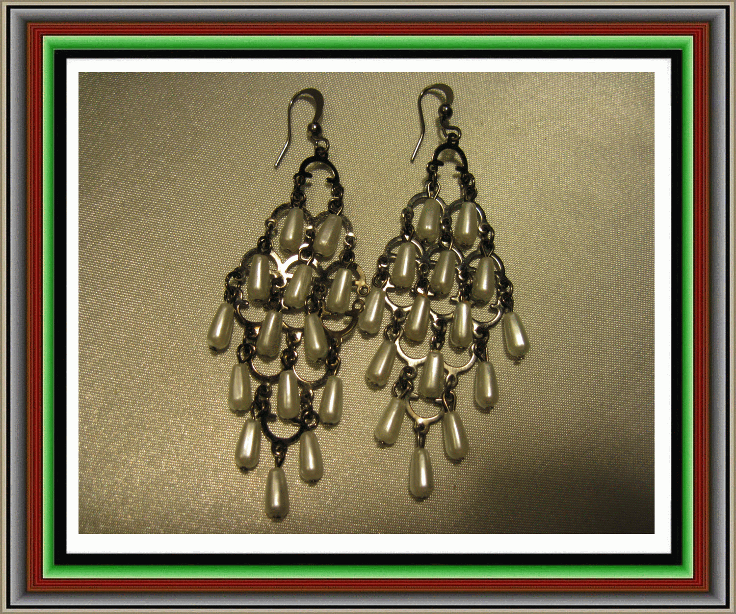 0553 - VINTAGE OR RETRO TEARDROP PEARLS CHANDELIER EARRINGS -DIA