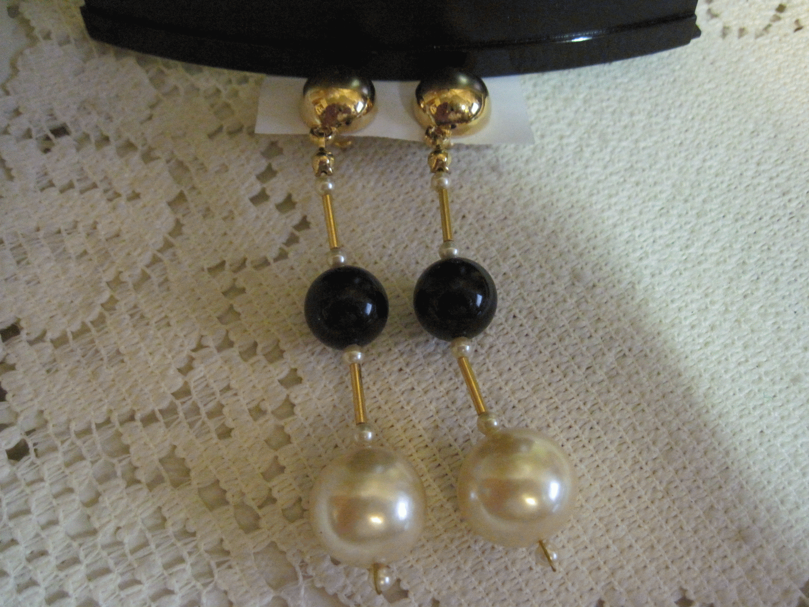 0684 - VINTAGE TO RETRO CLASSIC PILLAR DROP DANGLE POST EARRINGS